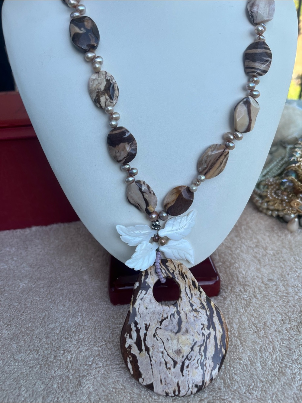 Brown Agate Pendant Necklace with White Leaf mother of pearl leafs
